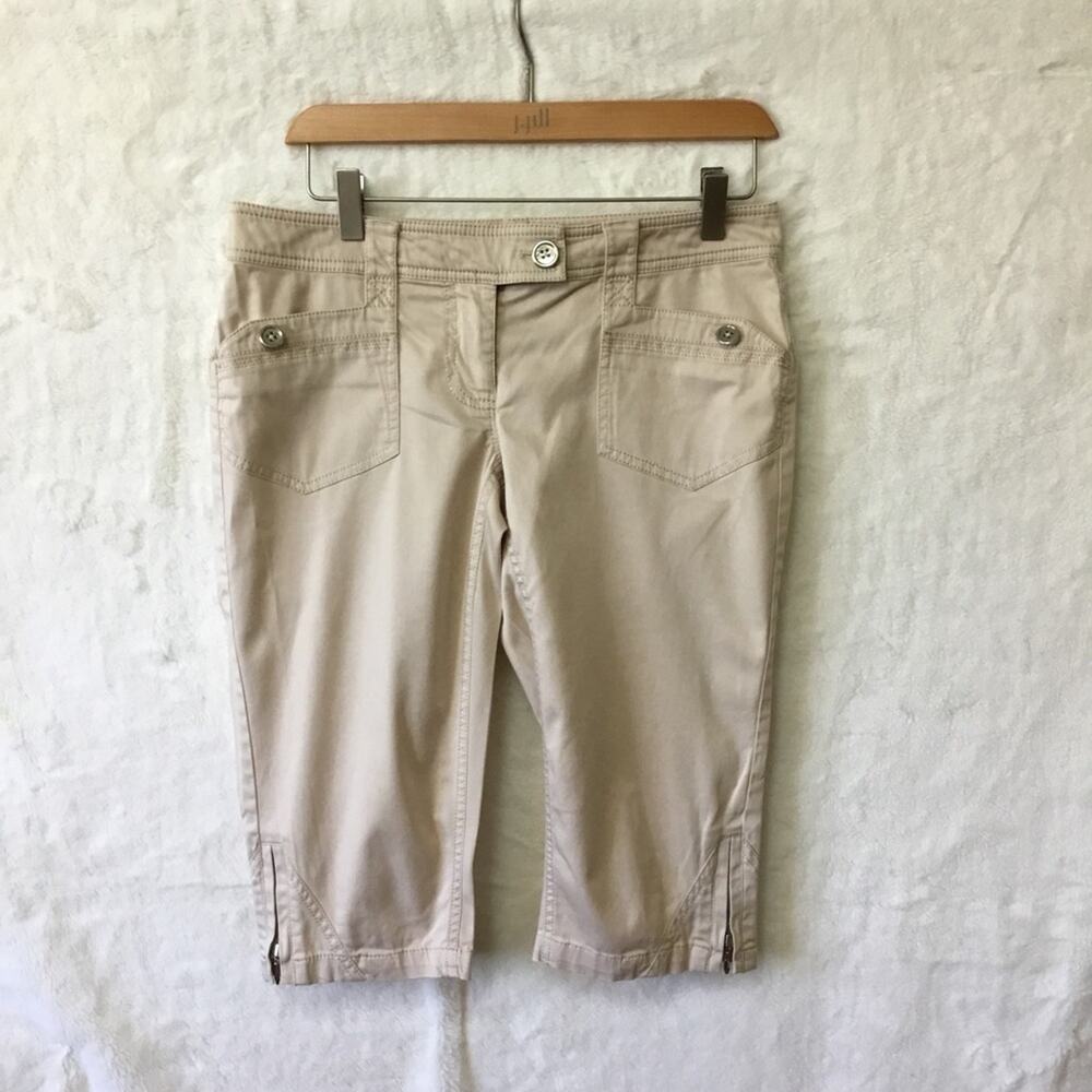 White House Black Market Beige Slim Petal Pushers
